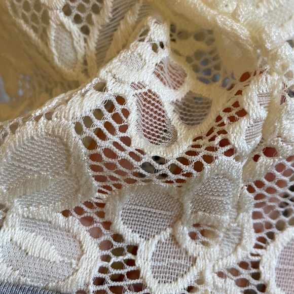 Beautiful heather Grey lace sleeve top in size M - Picture 4 of 5